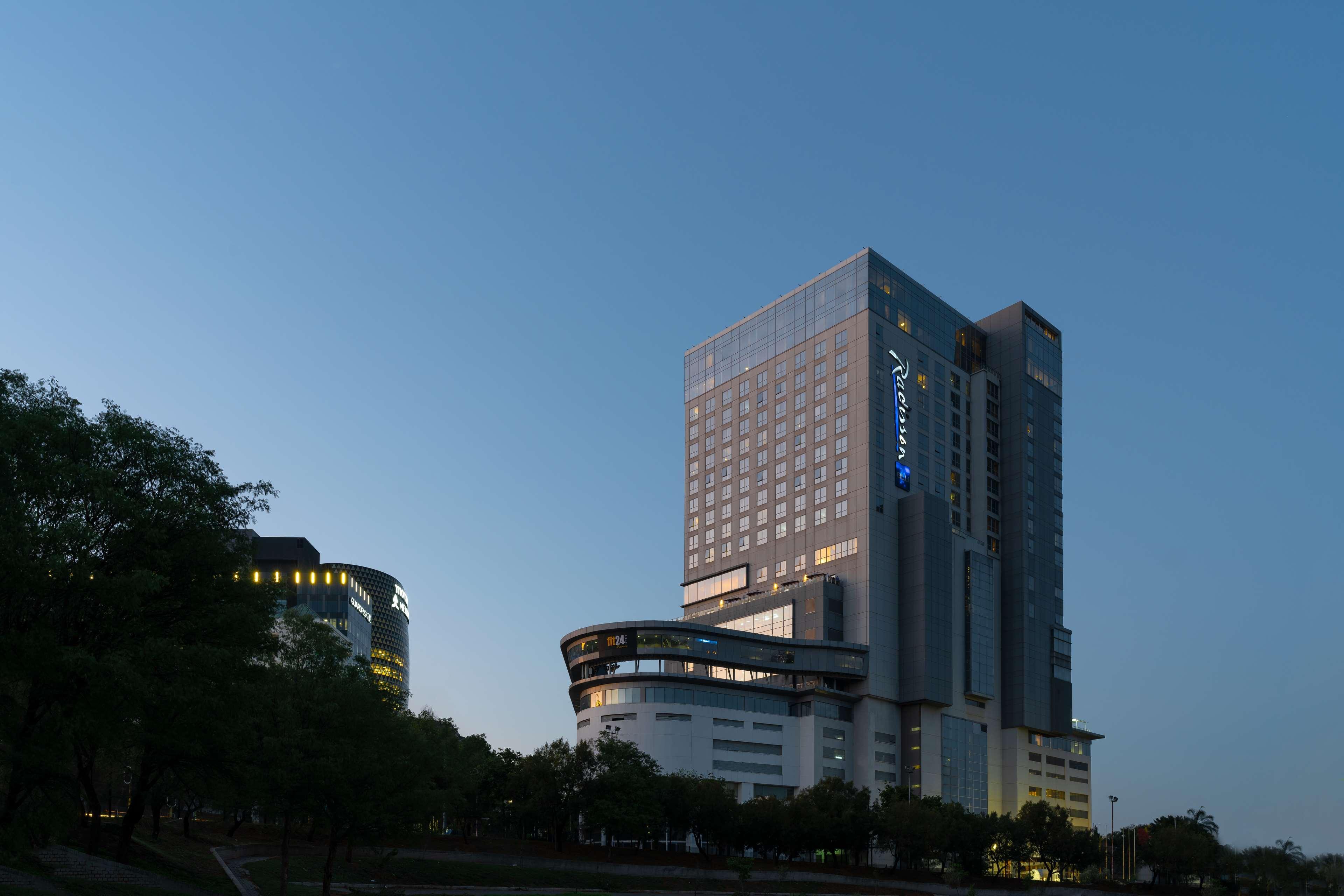 Radisson Blu Hotel Sandton, Johannesburg Eksteriør billede